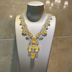 Necklace With Oreng Color Stone